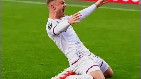 红魔、红军、拜仁：哪支球队的红色更迷人？